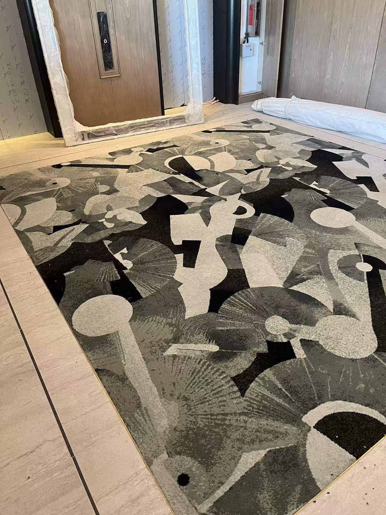 扬州毕思图封神！一条羊毛地毯把过道拍成5A景区，住客：舍不得踩